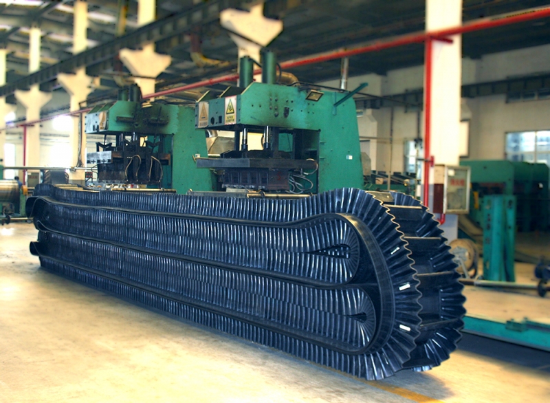 擋邊帶（dài）硫化機